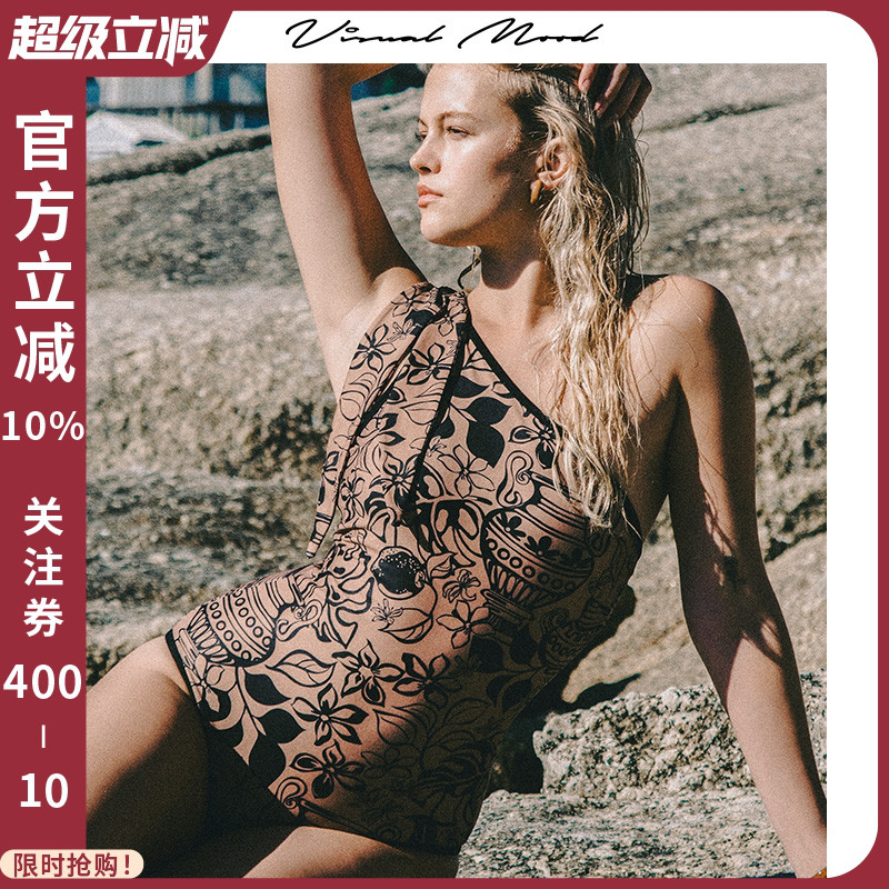 visual mood泳衣女2025新款双面印花遮肚显瘦斜肩系带度假游泳装