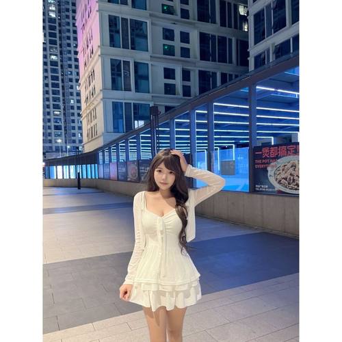 甜美纯欲蝴蝶结吊带上衣显瘦蛋糕裙修身开衫小众叠穿设计三件套装