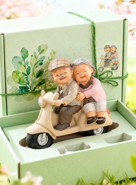 可爱老人摩托车树脂桌面摆件