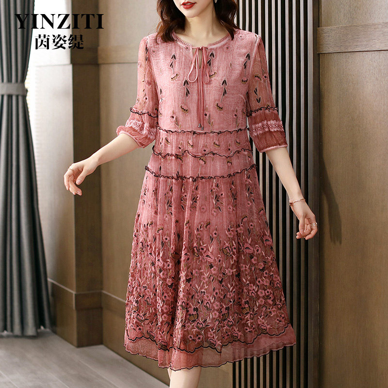 刺绣真丝连衣裙女士夏季新款2022高端年轻款桑蚕丝气质优雅裙子
