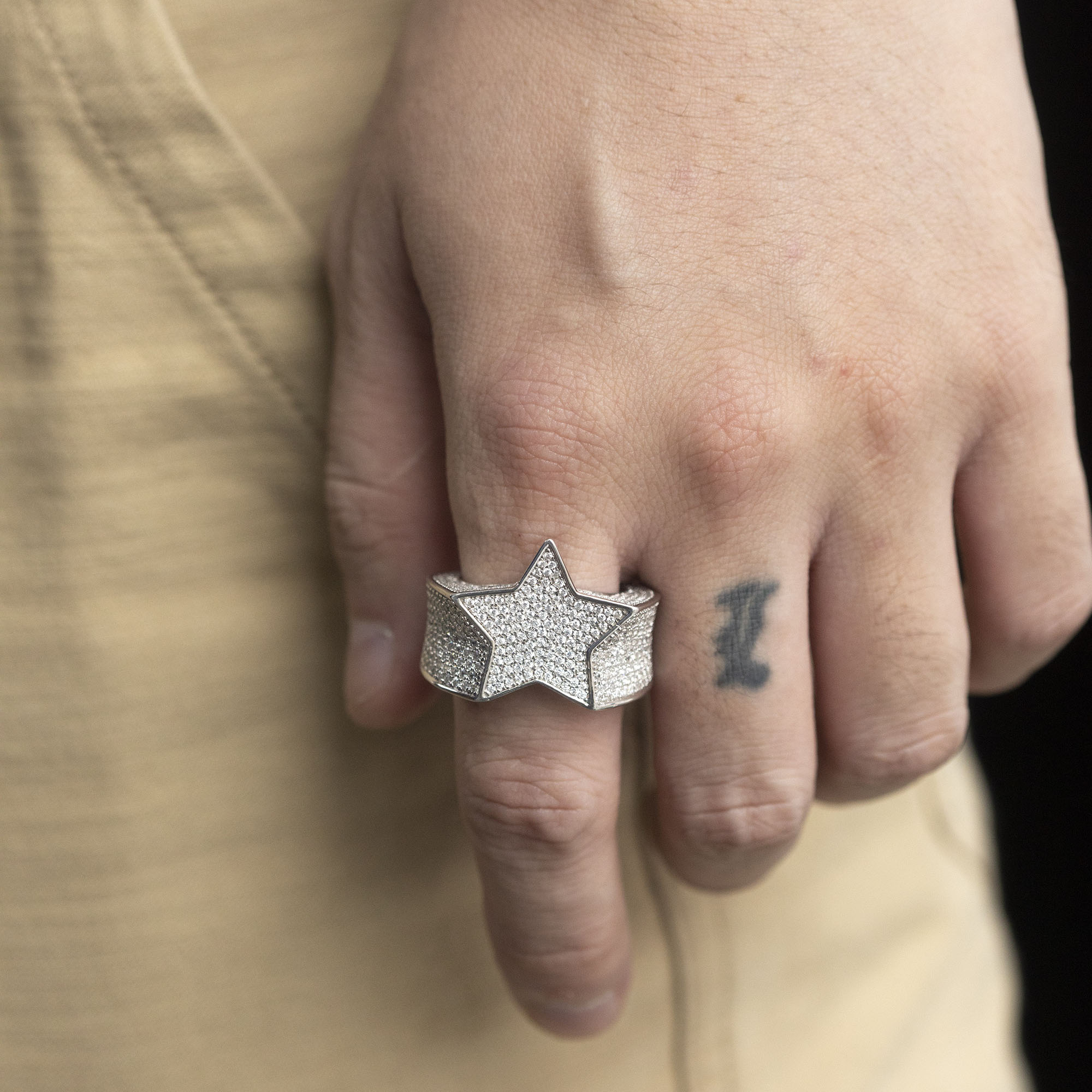 珠宝满镶嵌五角星镀金银饰戒指