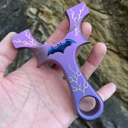 全钛合金烤蓝雕刻龙齿蝙蝠扁皮弹弓8020 9025户外强力竞技精准