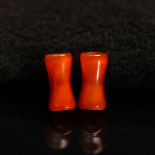 一对红色天然老玛瑙管珠桶珠