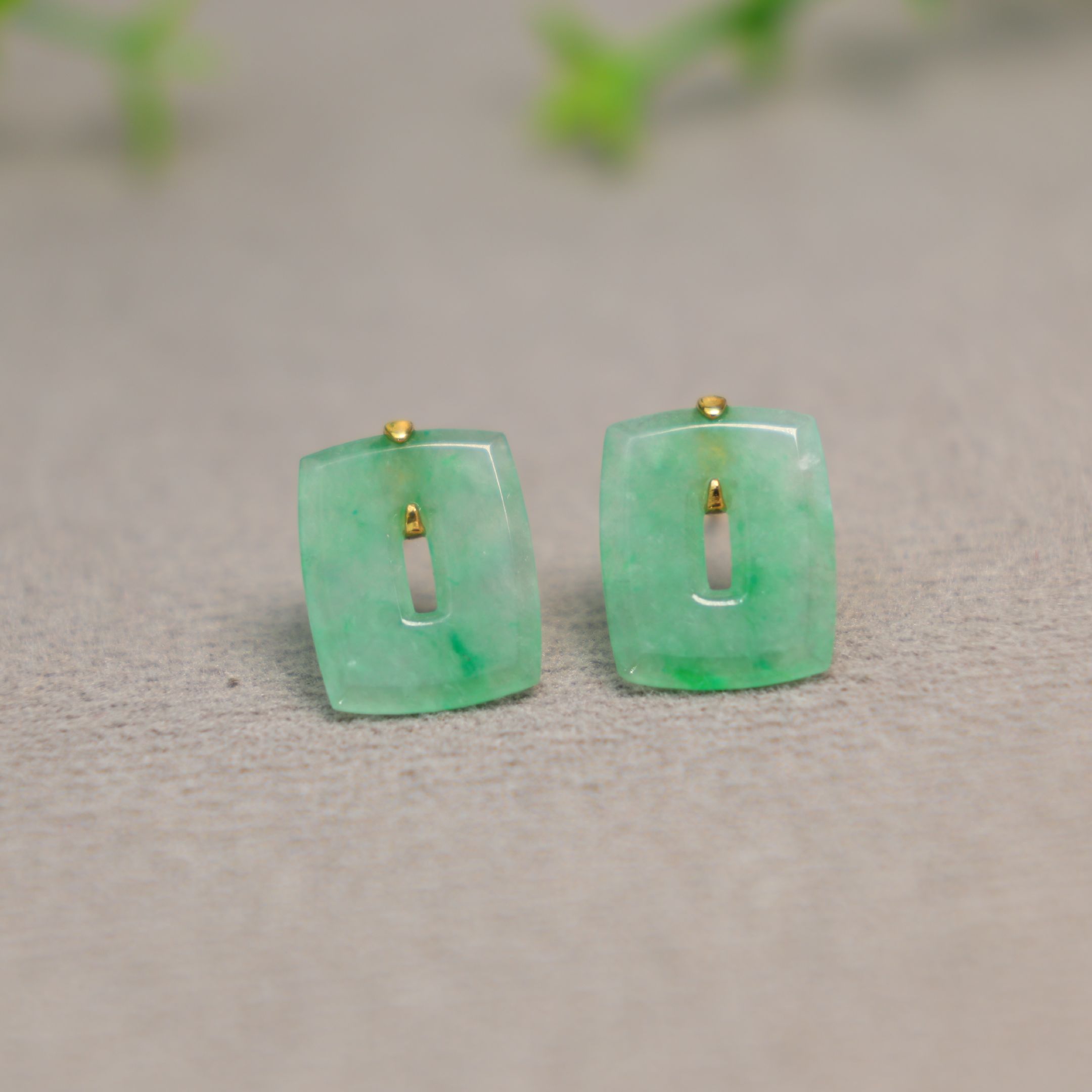 冰种阳绿天然A货翡翠方糖耳钉