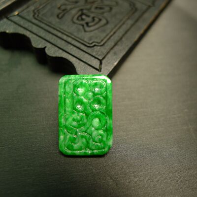 翡翠龙纹梅花方形雕花戒面