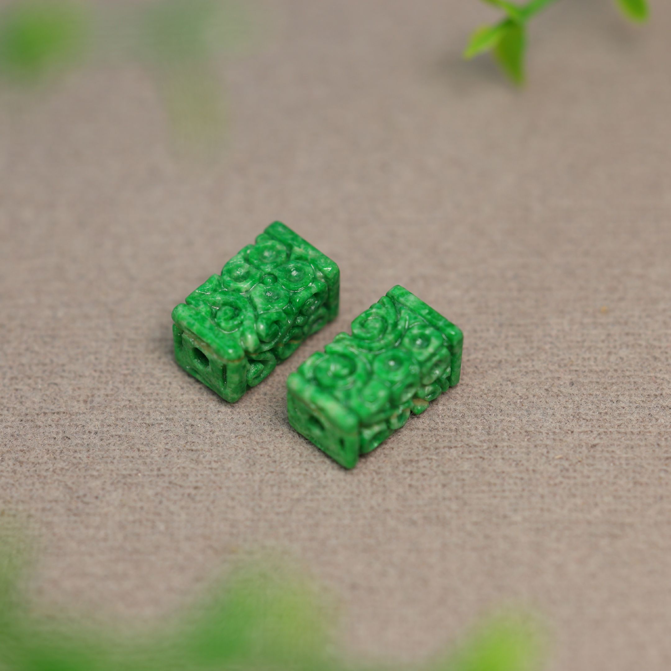 天然A货翡翠雕花路路通桶珠