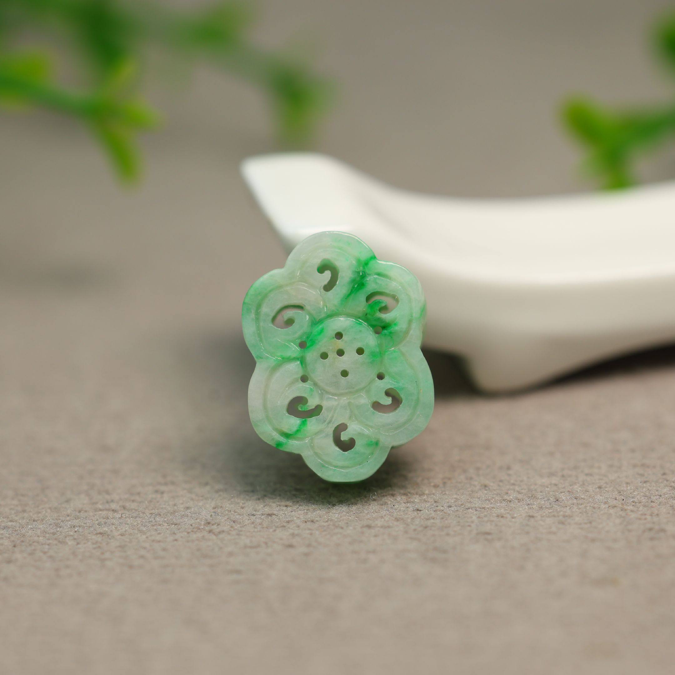 #K279飘阳绿缅甸天然A货翡翠镂空中国结背云 有通天孔和三通孔,珠宝/钻石/翡翠,翡翠裸石/蛋面,淘宝优惠券,粉丝福利购,淘宝优惠卷