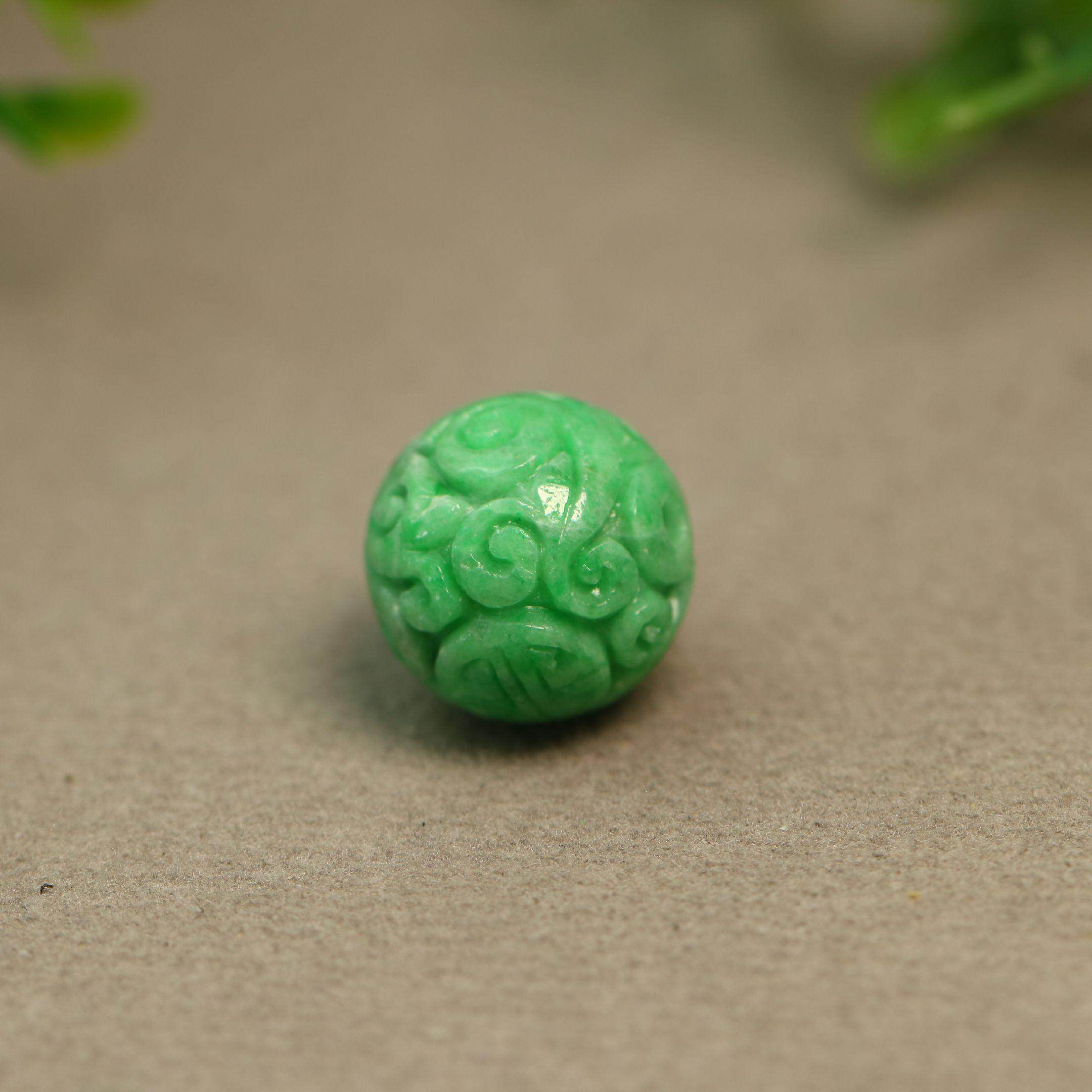 e955 满色阳绿天然a货翡翠团寿雕花大圆珠子 佛珠顶珠