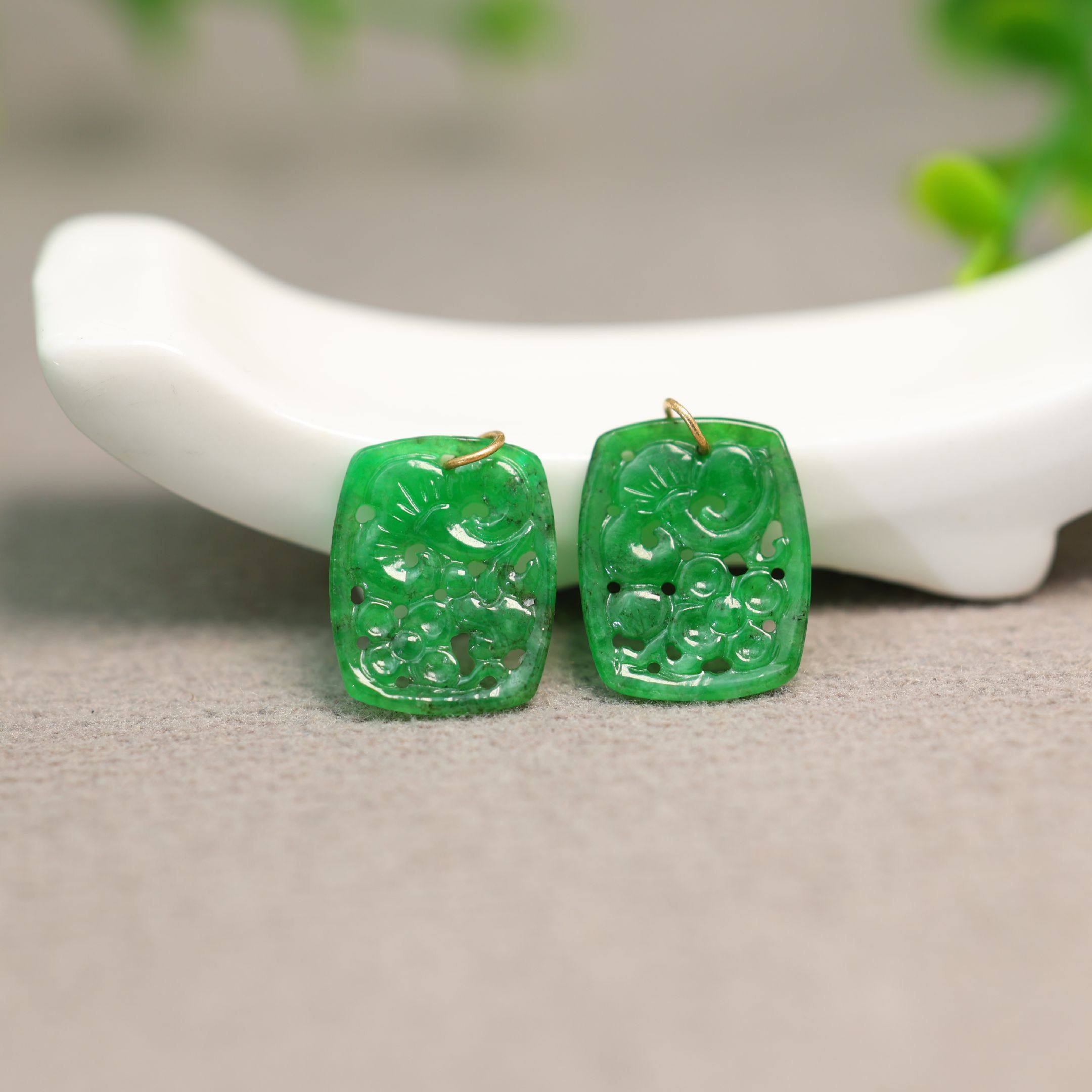 #B582一对18K金圈镶嵌冰种满绿缅甸天然A货翡翠镂空雕花梅花花片,珠宝/钻石/翡翠,翡翠裸石/蛋面,淘宝优惠券,粉丝福利购,淘宝优惠卷