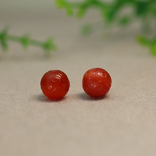 一对红色天然老玛瑙雕花珠子