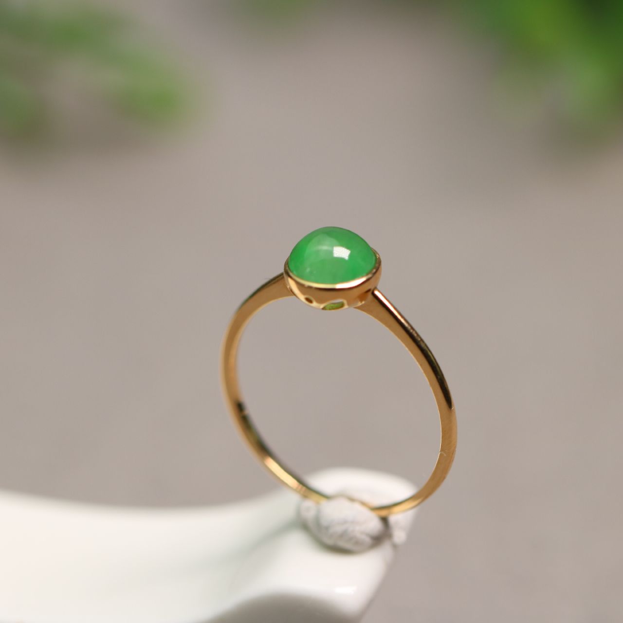 7765 18k金镶嵌老坑冰种满绿天然a货翡翠蛋面戒指