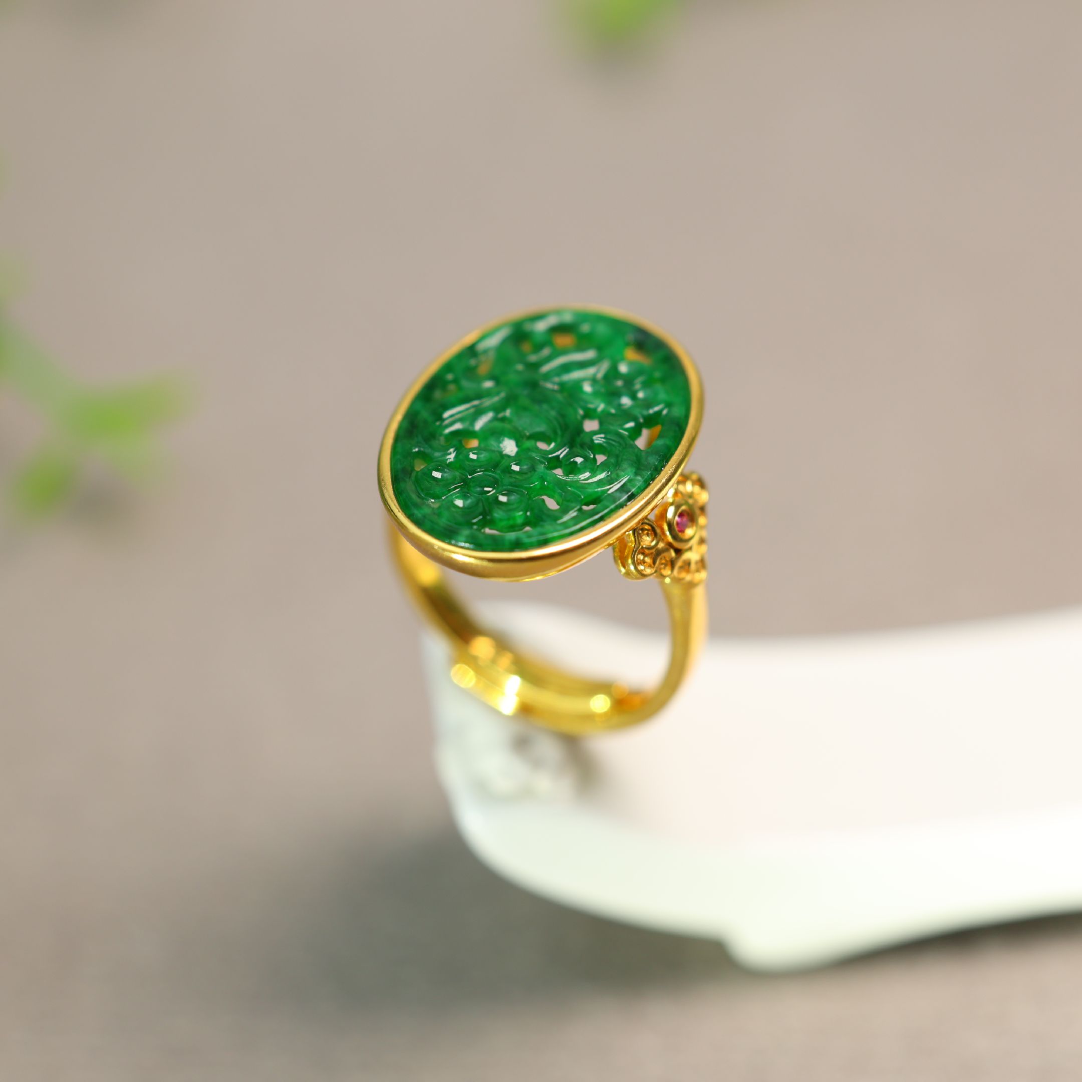 天然A货翡翠镂空雕花活口戒指