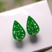 A573一对满色辣绿天然A货翡翠镂空水滴形耳坠花片