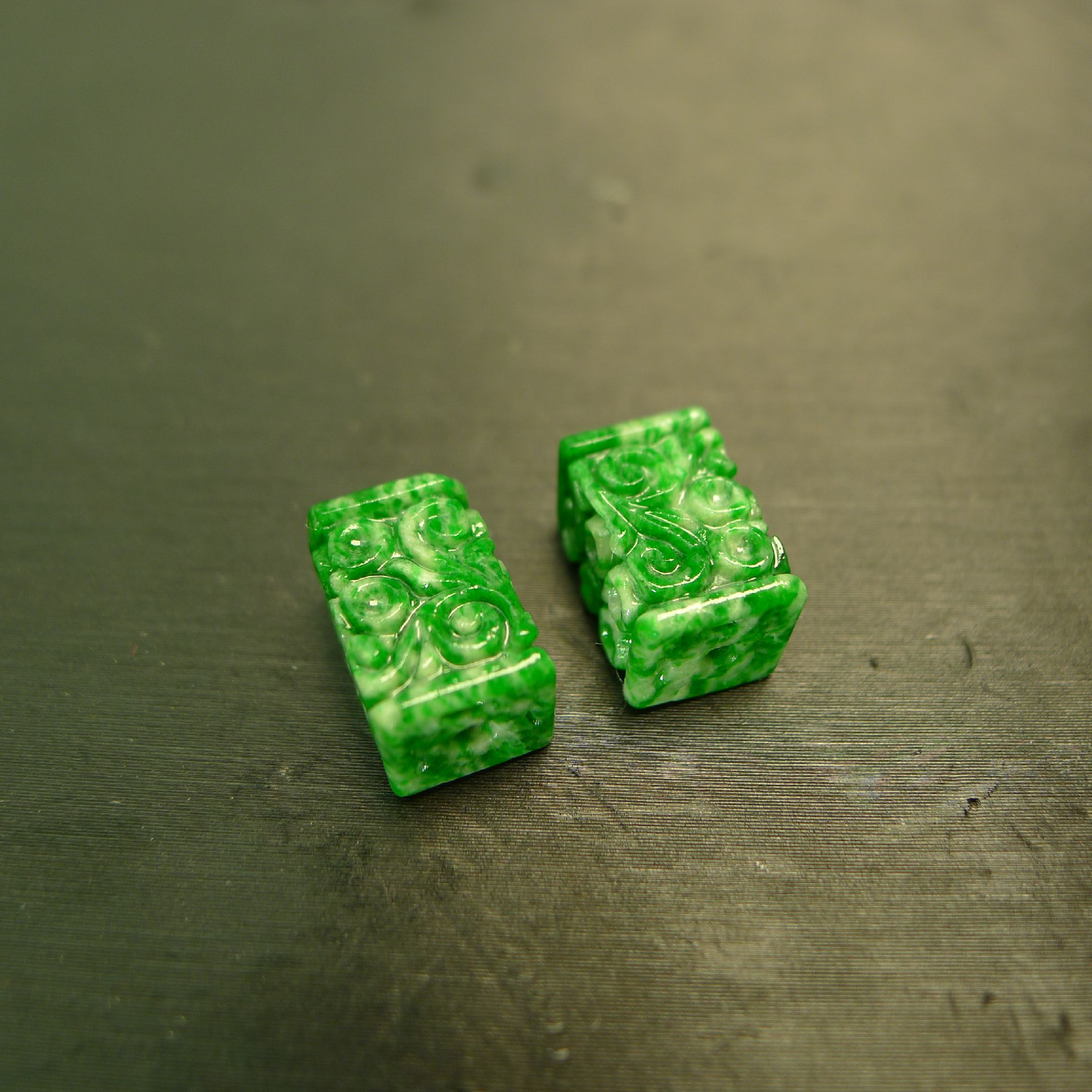 #I039辣绿天然A货翡翠龙纹雕花桶珠 长方柱条形管珠子手串配件