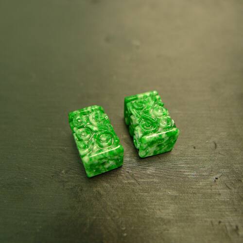 辣绿天然A货翡翠龙纹雕花桶珠