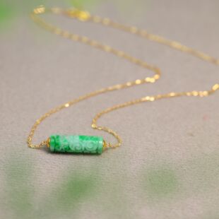 #L204 18K金飘阳绿缅甸天然A货翡翠圆柱形雕花管珠桶珠锁骨吊坠