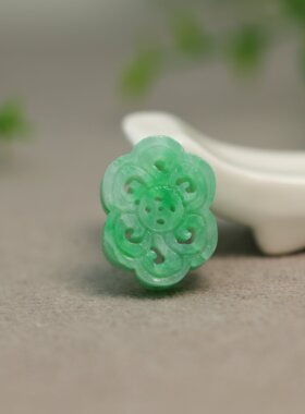 #L674 糯种阳绿缅甸天然A货翡翠雕花钱币中国结形背云有通天孔