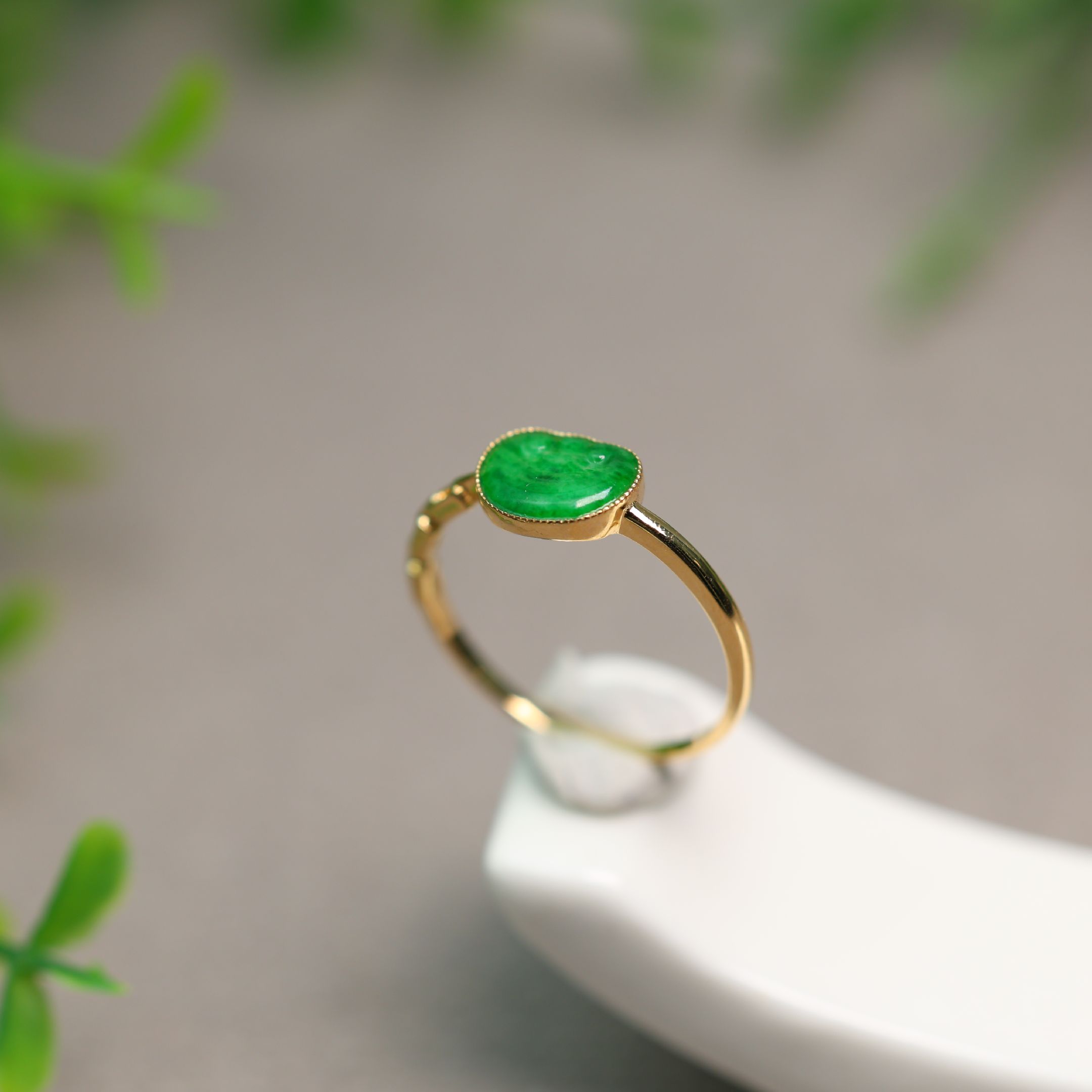 辣绿天然A货翡翠如意头戒指