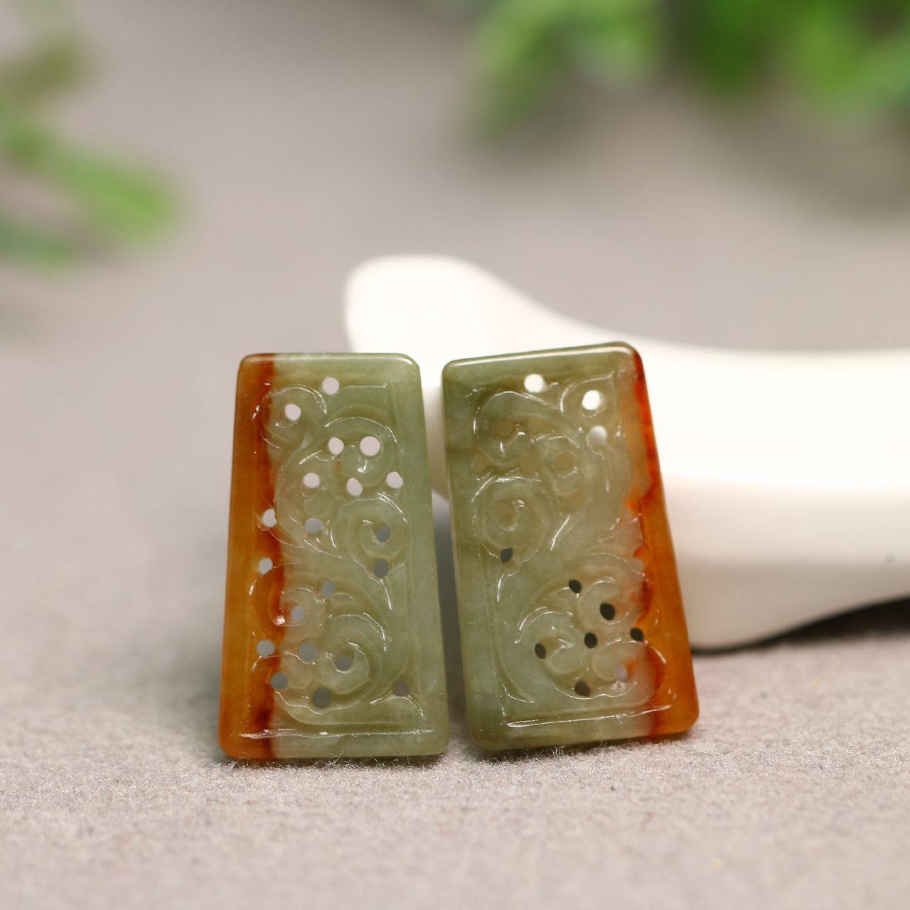 7196一对冰糯底飘黄翡天然a货老翡翠镂空雕龙纹梯耳坠花片