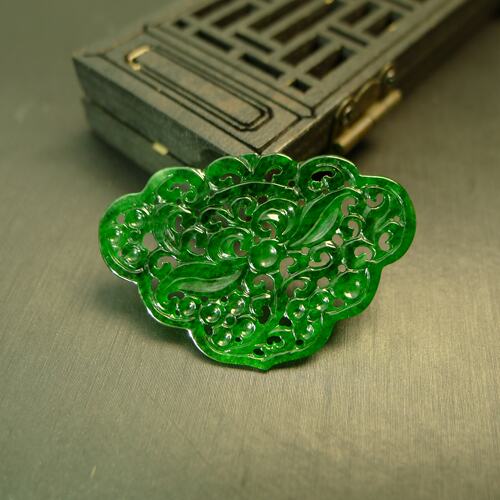 天然翡翠镂空如意锁吊坠胸针花片