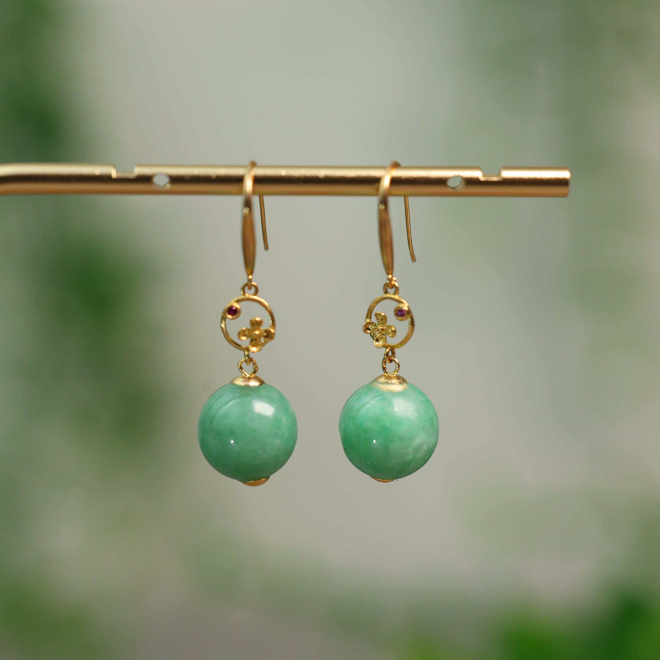 #K811 18K金满绿缅甸天然A货翡翠珠子耳坠圆珠耳饰