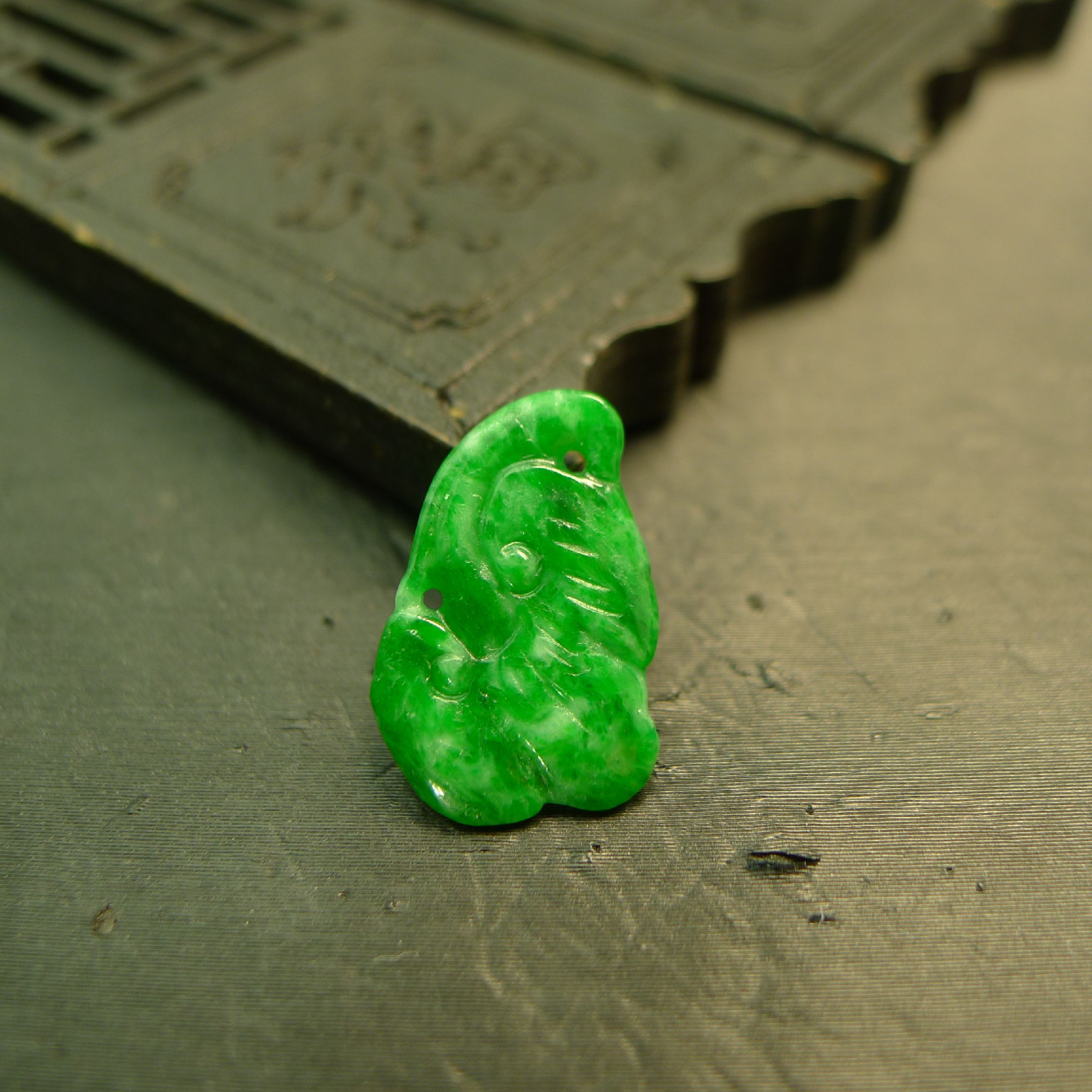 辣绿缅甸天然A货翡翠如意戒面