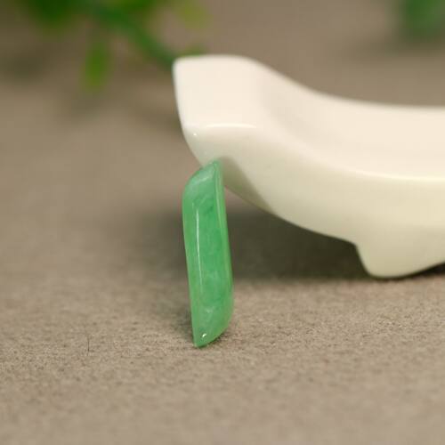 阳绿天然A货翡翠随形戒面