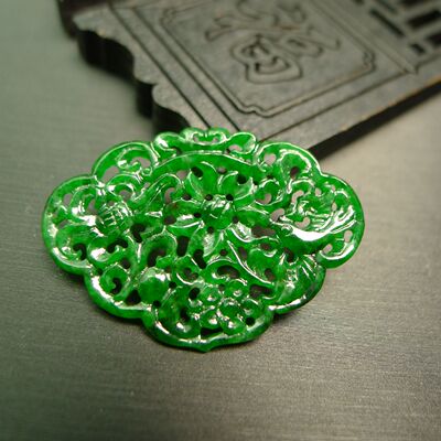 翡翠镂空如意锁形吊坠胸针花片