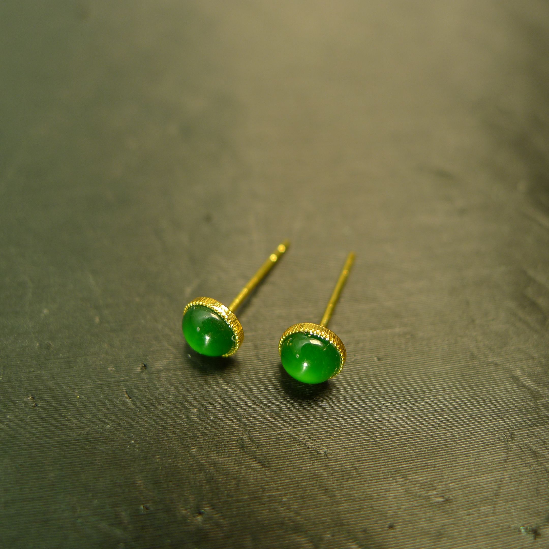 冰种满绿天然A货翡翠蛋面耳钉