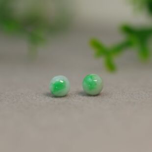 N099一对冰糯白底飘阳绿缅甸天然A货翡翠珠子7MM小圆珠散珠