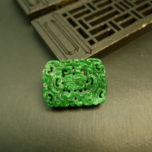 天然A货翡翠双龙捧寿方形背云