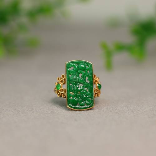 天然A货翡翠镂空方形雕花戒指
