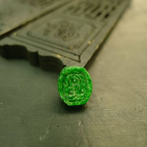 缅甸天然A货翡翠雕花背云桶珠