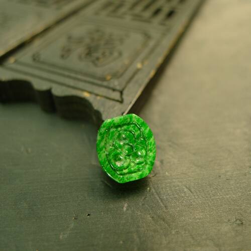 缅甸天然A货翡翠雕花背云
