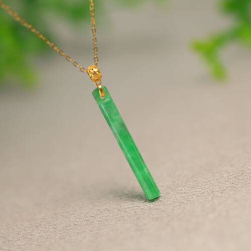 天然A货翡翠翎管锁骨吊坠
