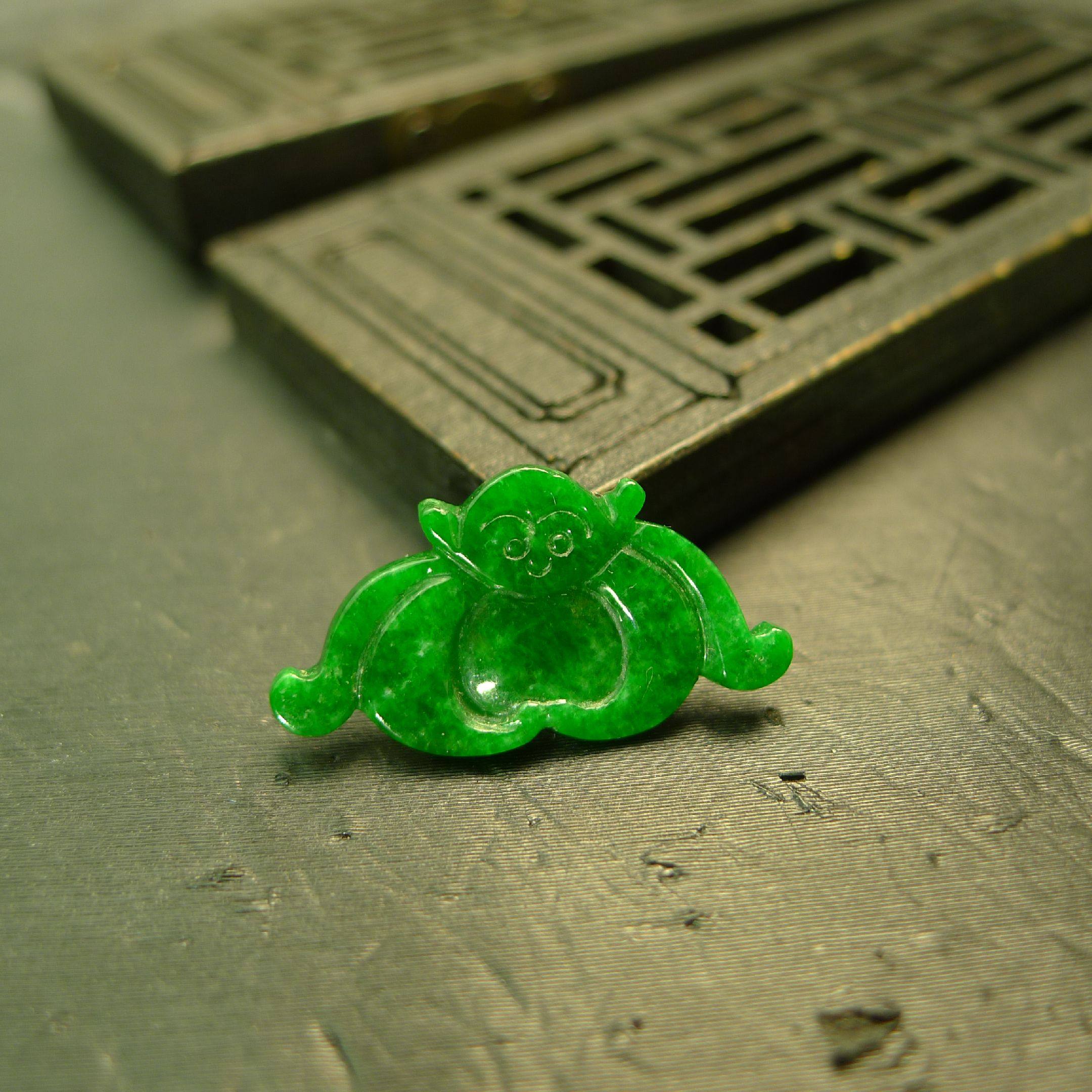 缅甸天然A货翡翠蝙蝠戒面