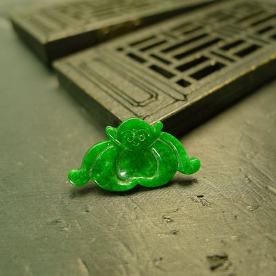 缅甸天然A货翡翠蝙蝠戒面