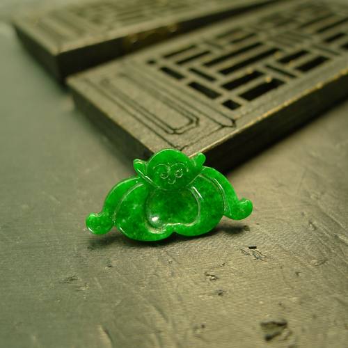 缅甸天然A货翡翠蝙蝠戒面