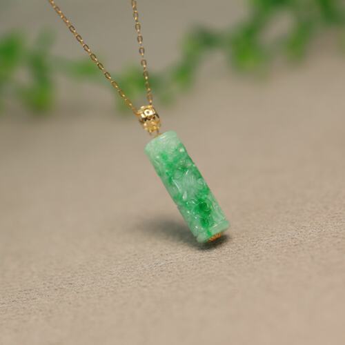 天然A货翡翠圆柱形雕花桶珠吊坠