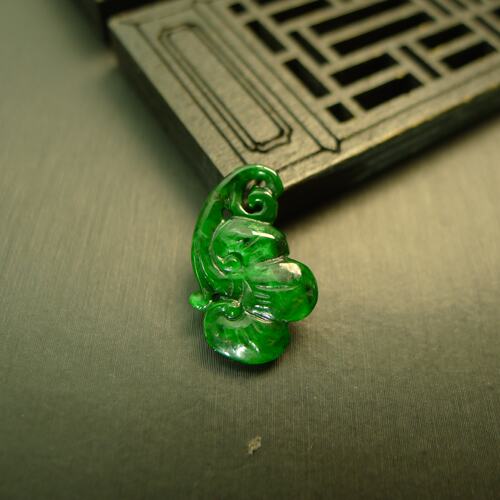 辣绿缅甸天然A货翡翠如意吊坠