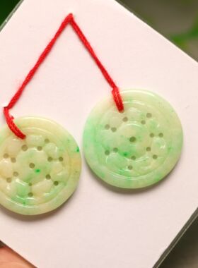 #D901一对黄加绿天然A货翡翠圆形耳坠花片