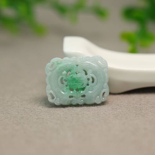 天然A货翡翠双龙捧寿方形背云