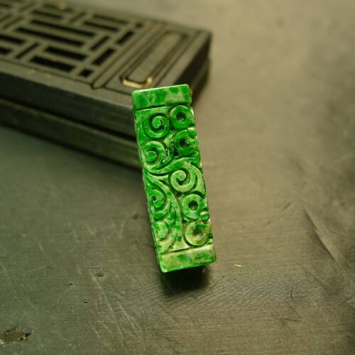 天然A货翡翠长方柱条形雕花桶珠