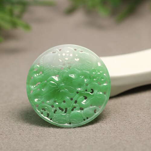翡翠雕花连年有余圆牌吊坠花片