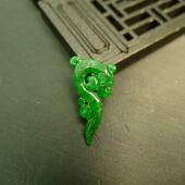 F033老坑满色辣绿天然A货翡翠镂空龙吊坠花片