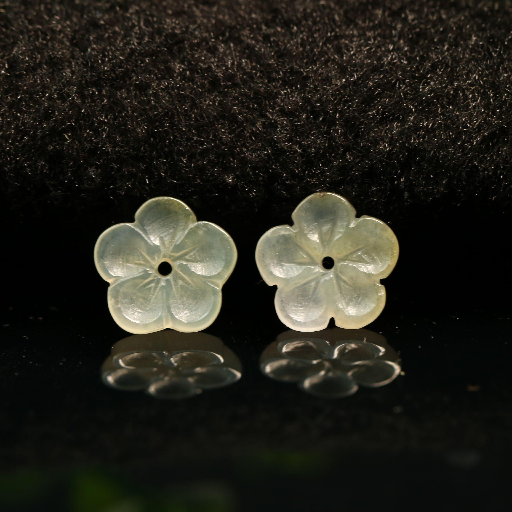 一对白色冰种天然A货翡翠梅花