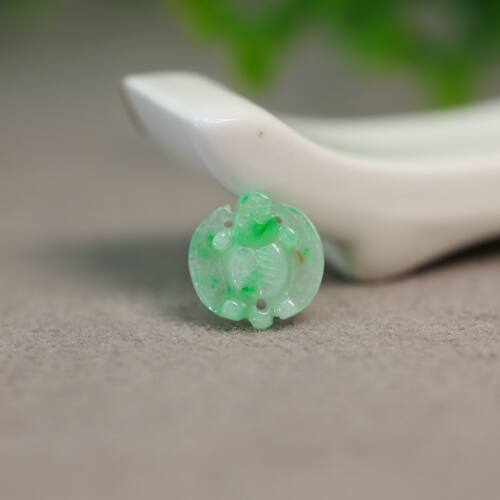 缅甸天然A货翡翠蝙蝠戒面