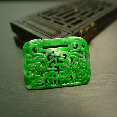 天然A货翡翠小锁吊坠花片