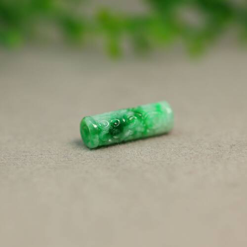 翡翠雕花古钱币路路通吊坠