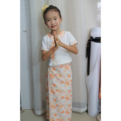 西双版纳傣族传统清新女童服装